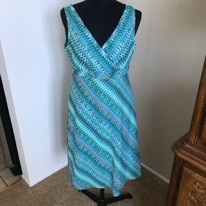 New York & Company Green Blue Zig Zag Faux-Wrap Dress V neck fully lined EUC